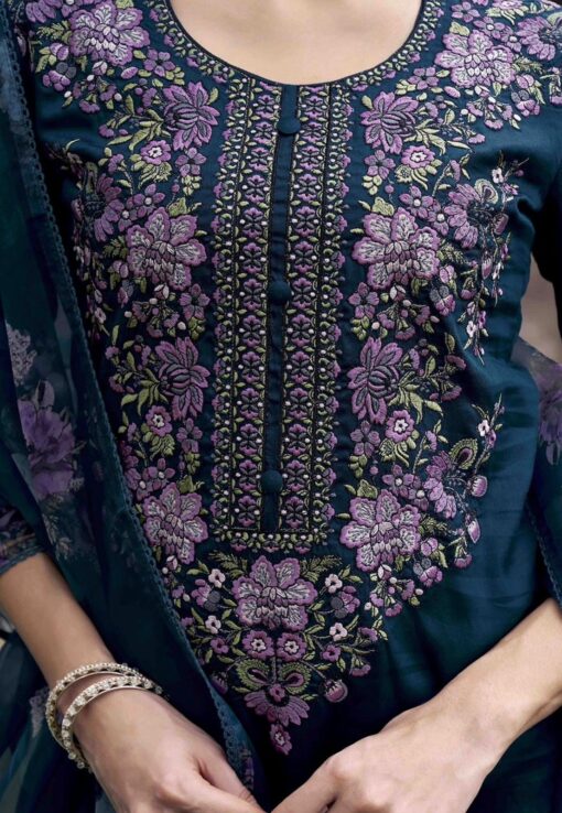 New Roman Fabric Beautiful Suit - Image 3